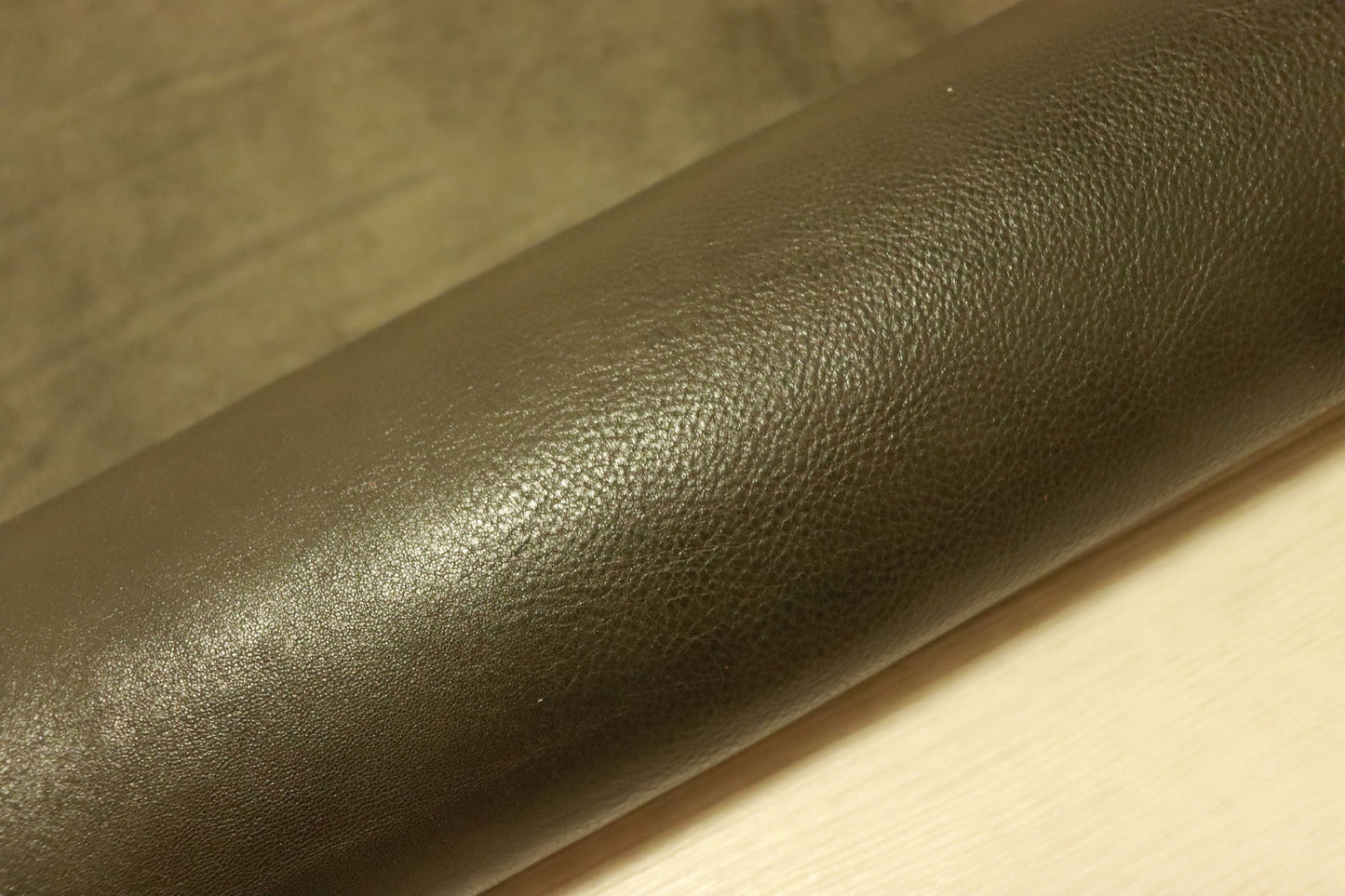 ds72円！新入荷！上質！イタリアンレザー　ショルダー　シュリンク加工　オリーブ　100ds