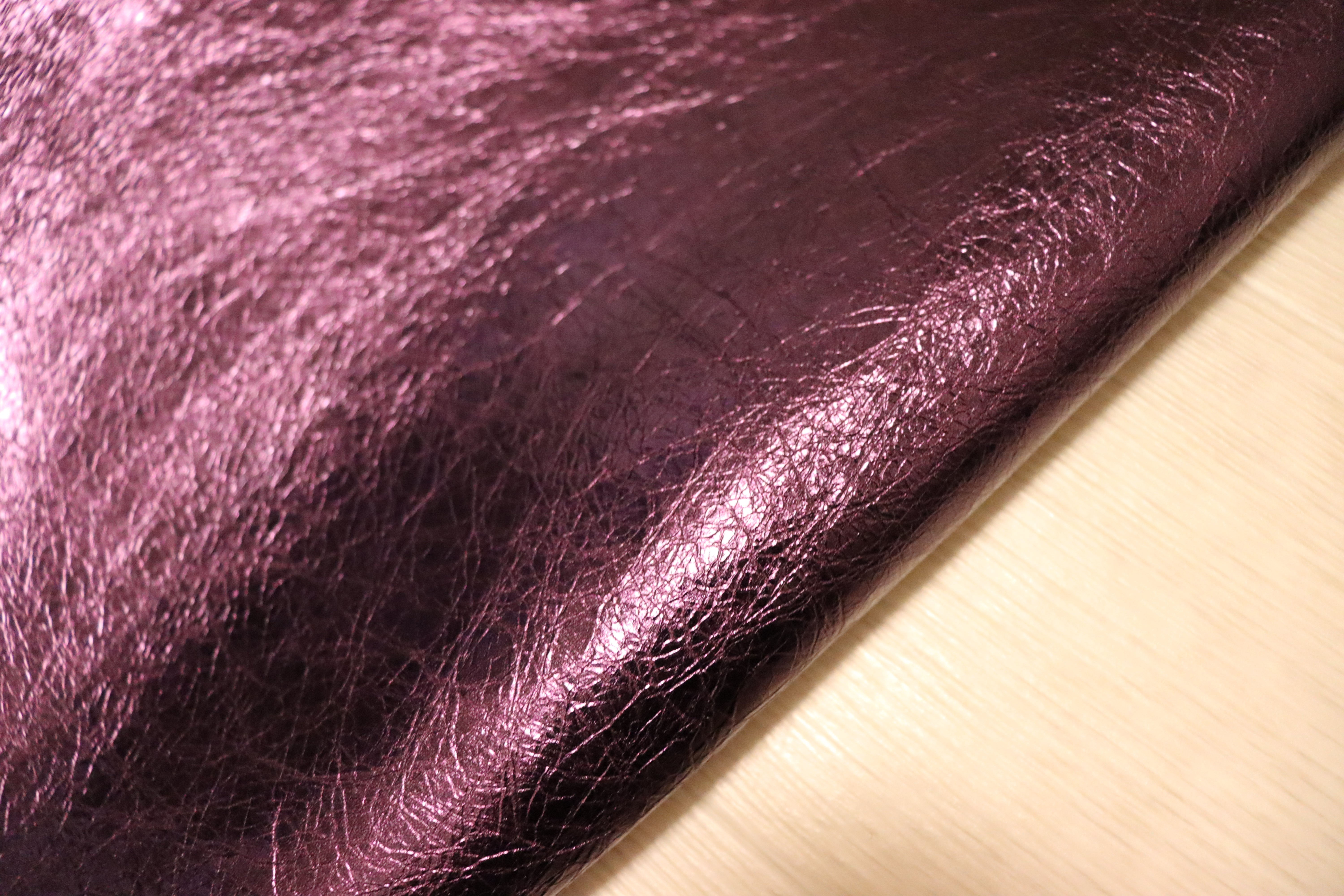 ds30円！新入荷！イタリアンレザー メタリックパープル 箔貼り 200ds