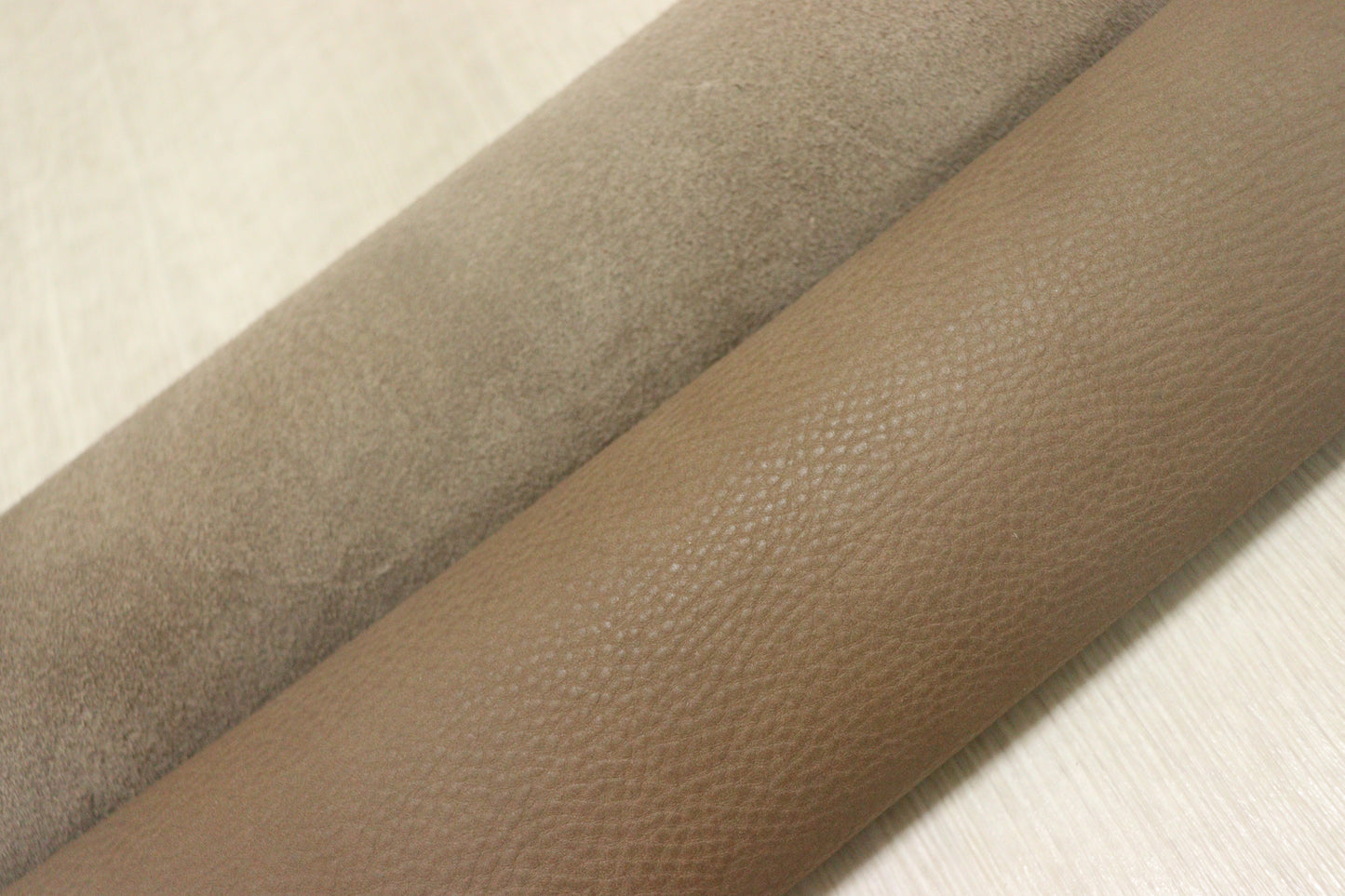 ds28円！新入荷！イタリアンレザー　もちもち　シュリンク加工　コルクブラウン　261ds