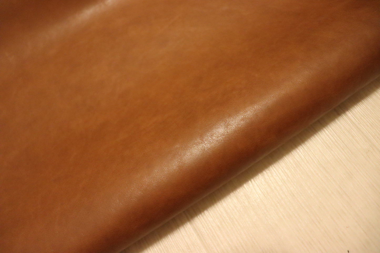 ds60円！イタリアンレザー　スムース加工　saddlebrow　ヌメ革　168ds