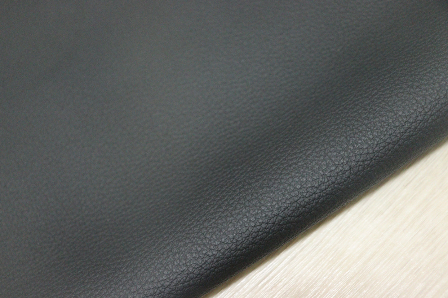 ds25円！新入荷！やや訳あり　イタリアンレザー 弱シュリンク加工　ブラック　230ds