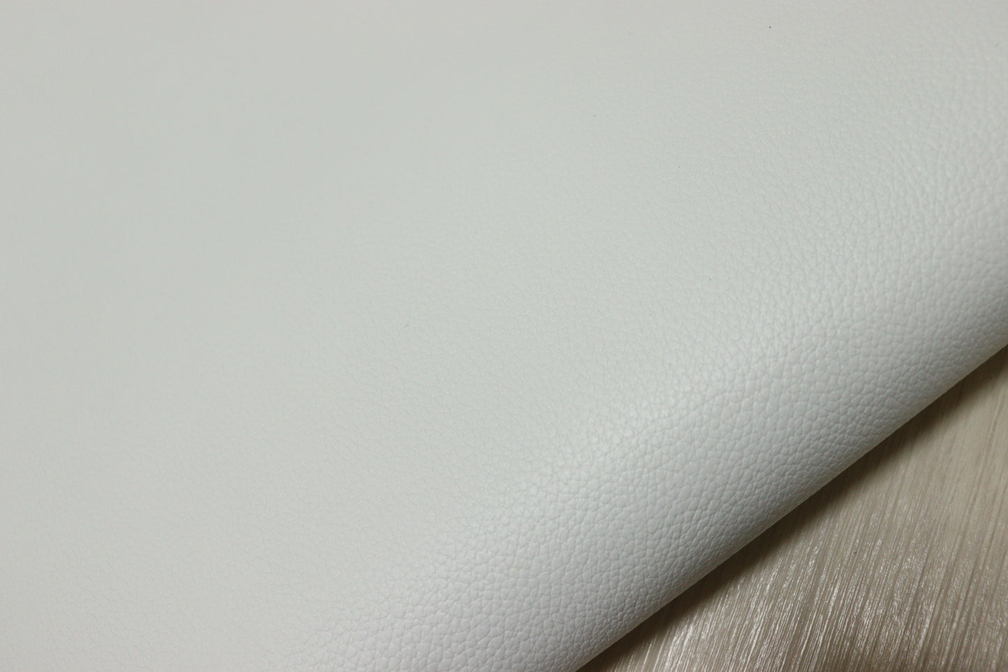 ds25円！新入荷！顔料仕上げ　オフホワイト　シボ型押し　180ds