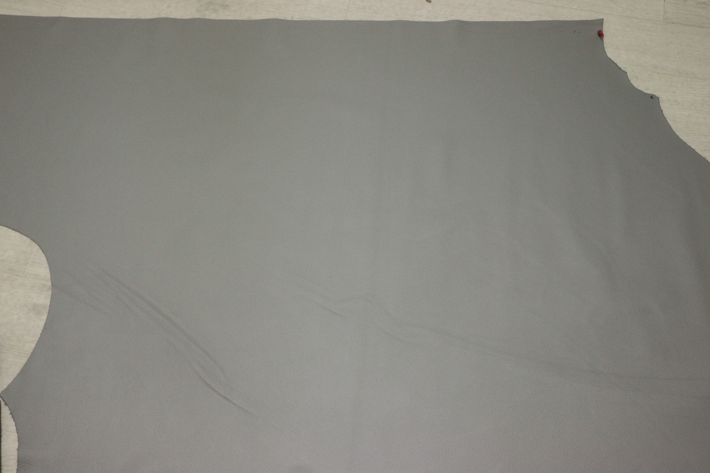 ds28円！新入荷！イタリアンレザー　もちもち　ハギレ　ライトグレー　シュリンク加工　170ds