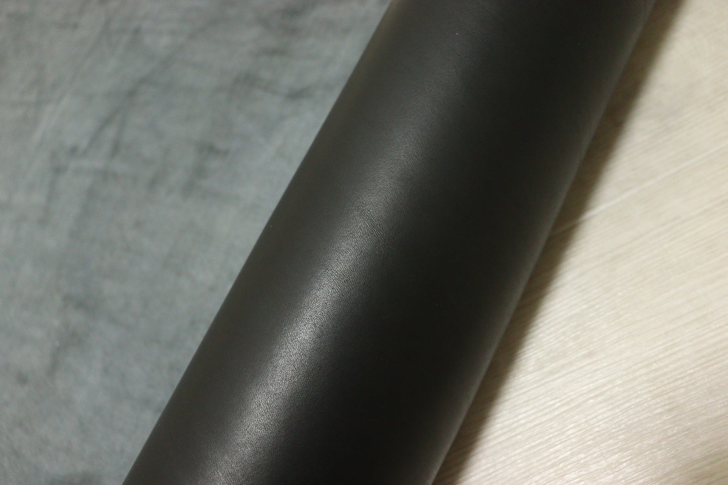 ds70円！イタリアンレザー 　オイルヌメ　ブラック　ショルダー　スムース加工　140ds