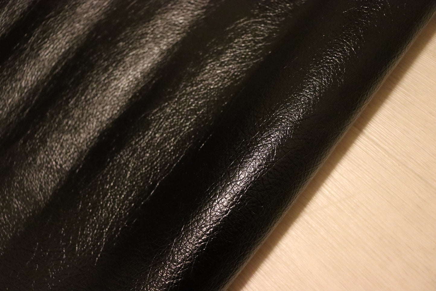 ds38円！新入荷！イタリアンレザー　ブラック　カゼイン仕上げ　コンビヌメ　158ds