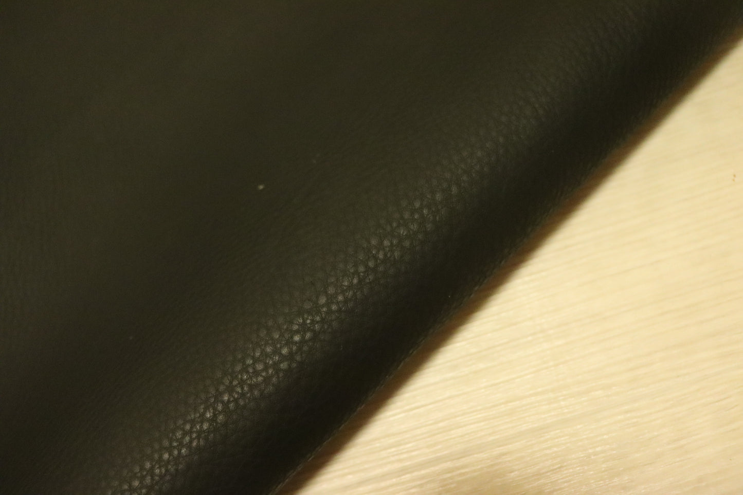 ds30円！新入荷！イタリアンレザー　ブラック　シュリンク加工　300ds