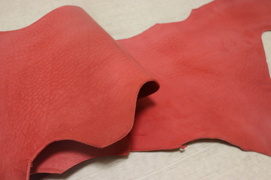 ds53円！新入荷　イタリアンレザー　ピットなめし　ベリー　レッド　85ds