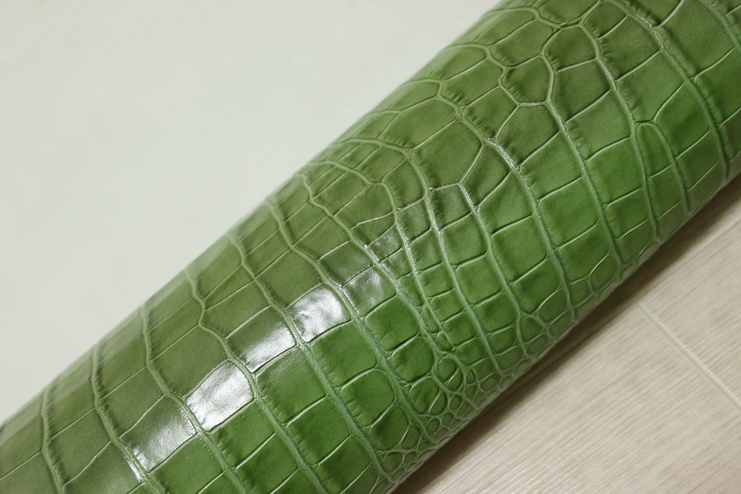 ds35円！新入荷！イタリアンレザー　トスカーナ　クロコ型押し　グリーン　140ds