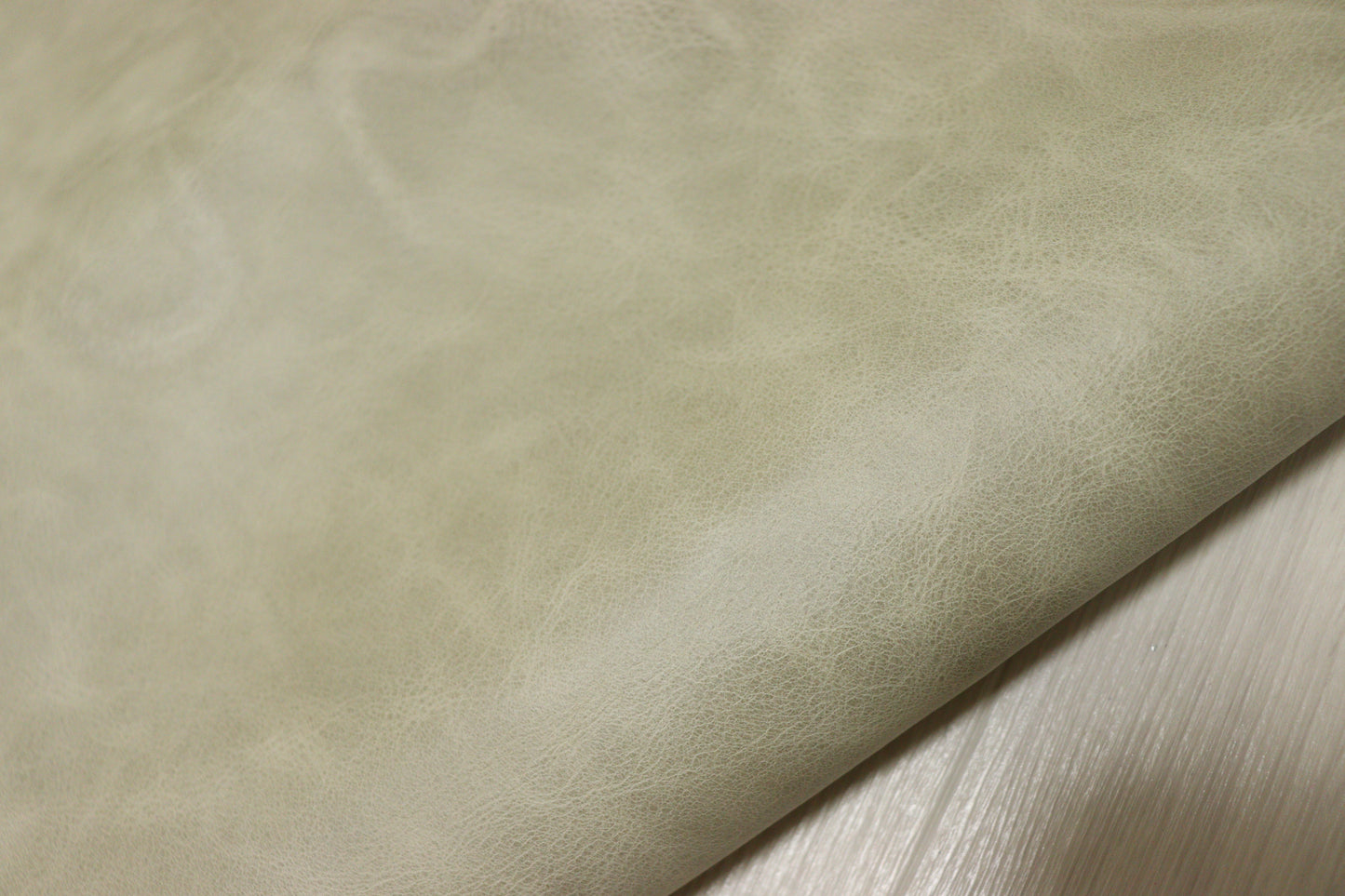 ds28円！新入荷！イタリアンレザー　もちもち　ナチュラルイエロー　アンチック  シュリンク加工　251ds