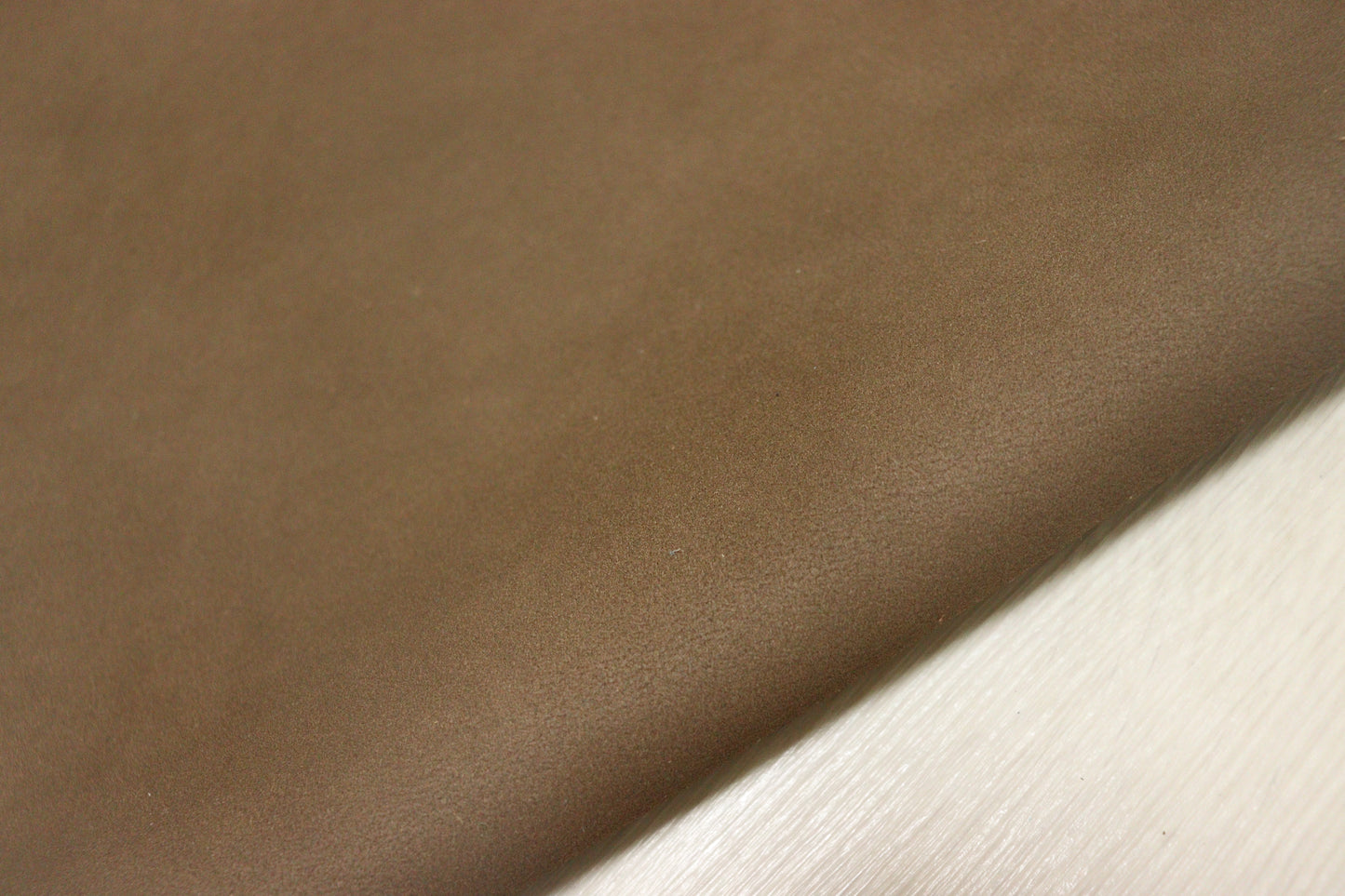 ds28円！新入荷！イタリアンレザー　もちもち　セピアブラウン　吟すり　スムース加工　325ds
