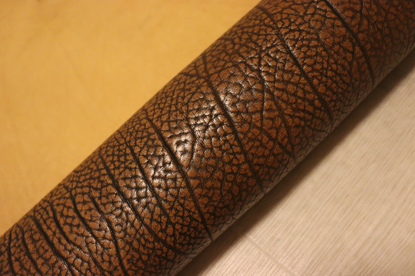 ds72円！;新入荷! オイルヌメ　エンボス加工　イエローブラウン　ショルダー　123ds