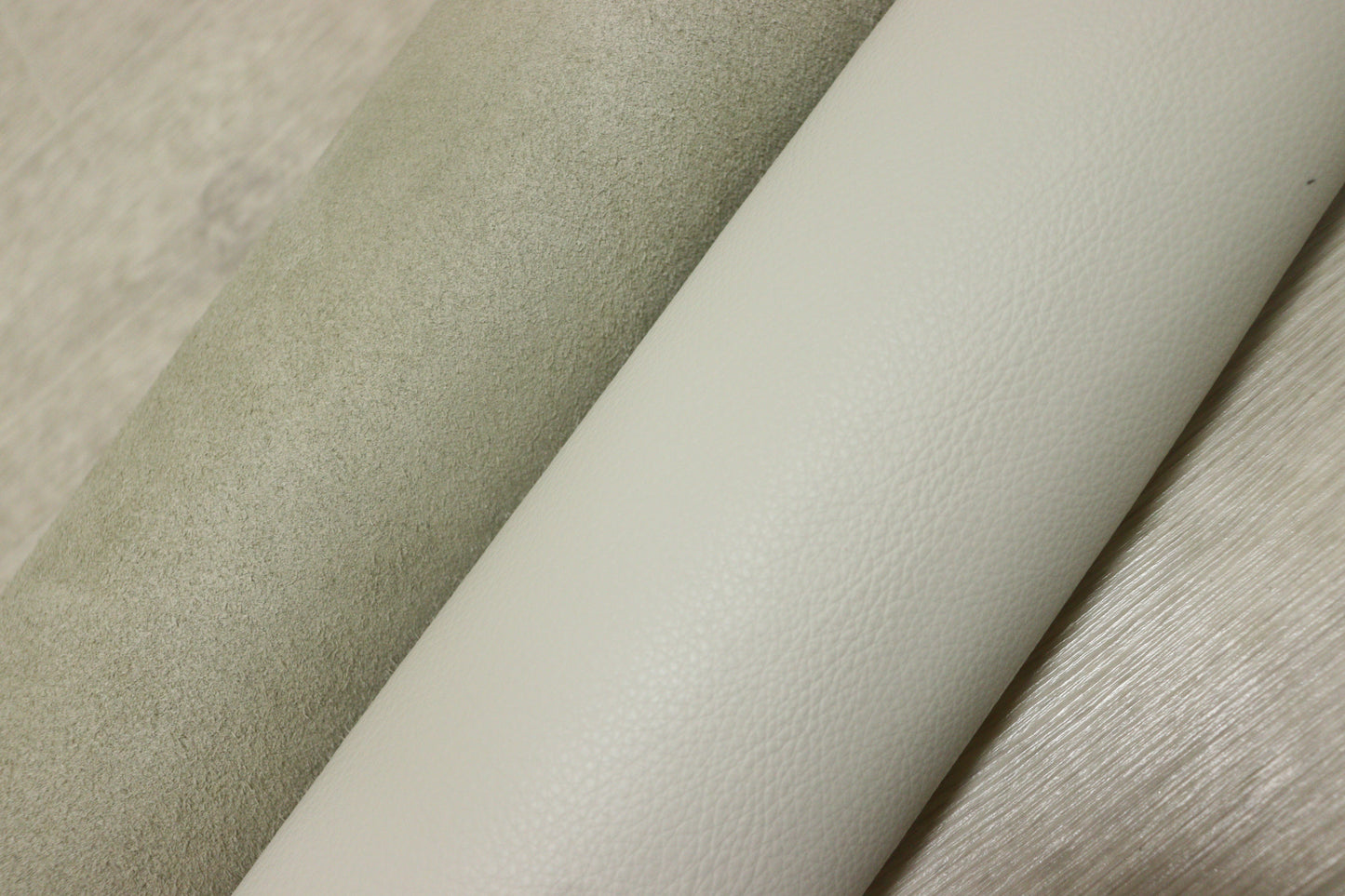 ds30円！新入荷！イタリアンレザー　アイボリー　シュリンク加工　262ds