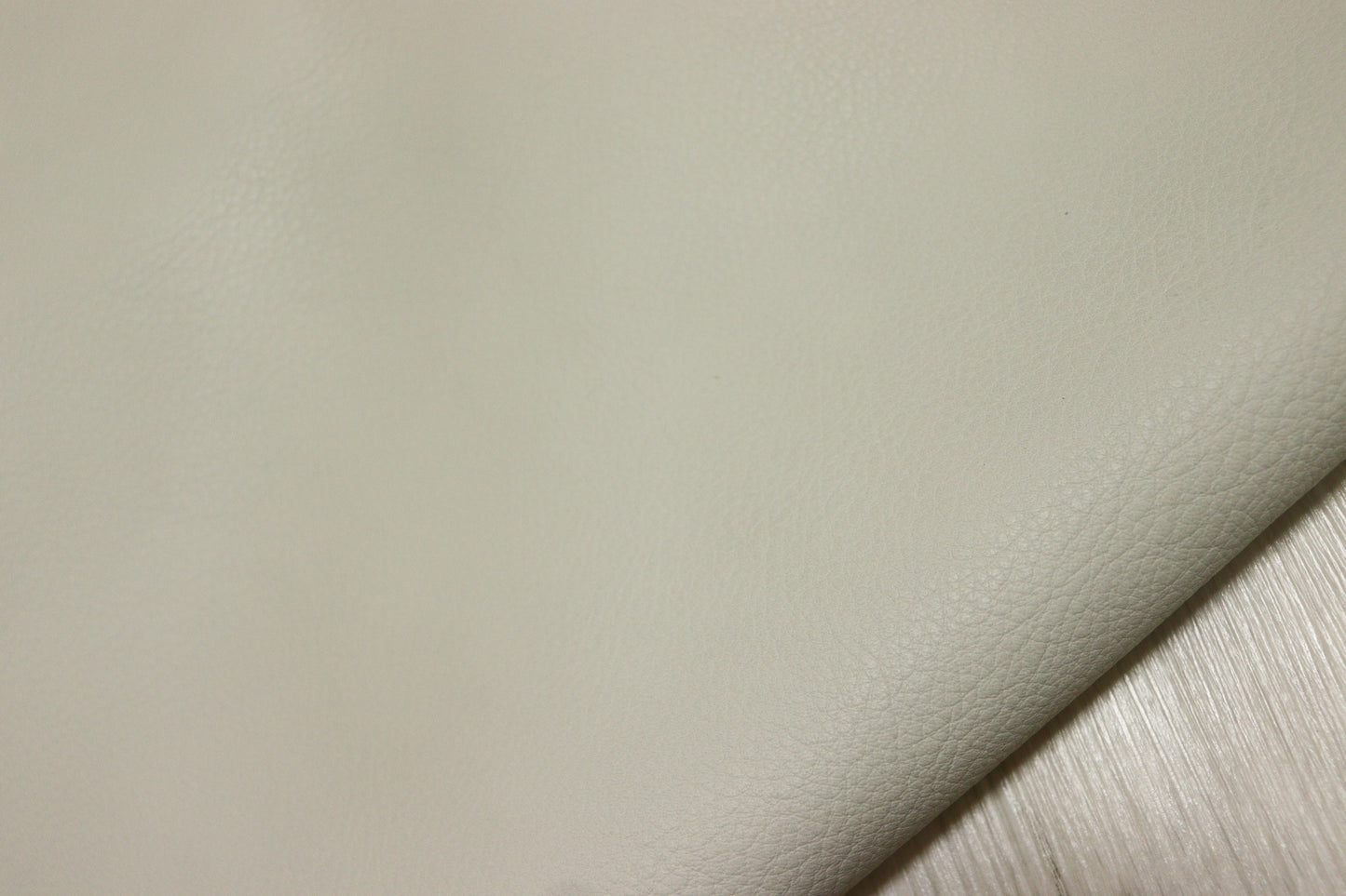 ds28円！新入荷！イタリアンレザー　アイボリー　シュリンク加工　305ds
