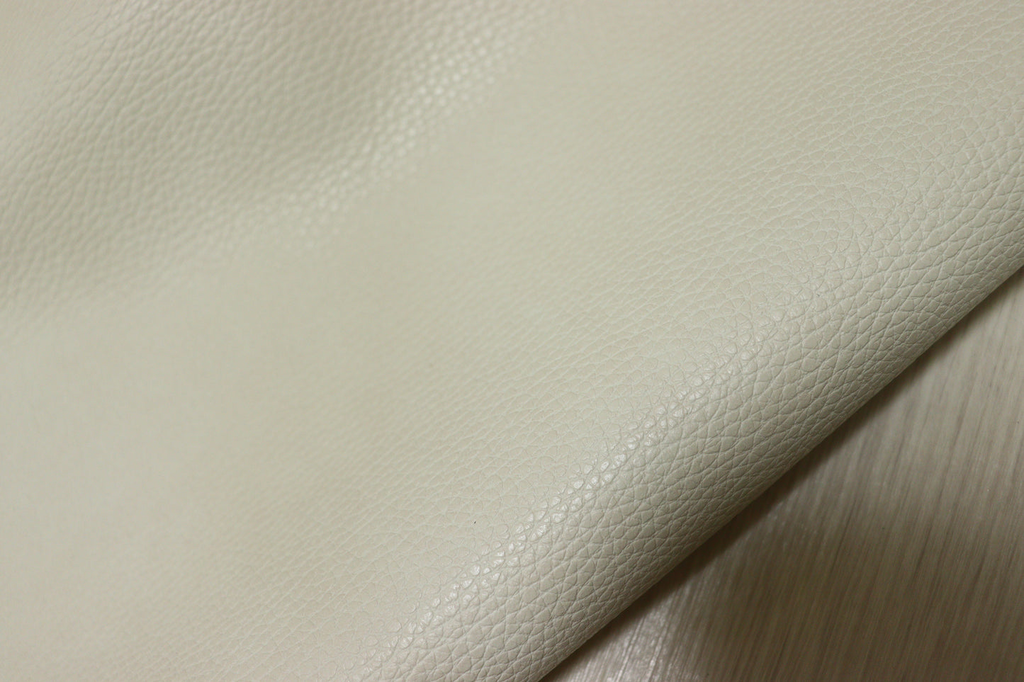 ds30円！新入荷！イタリアンレザー　アンチック　オフホワイト　シュリンク加工　244ds