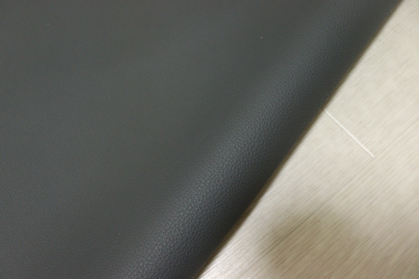 ds30円！新入荷！イタリアンレザー　弱シュリンク加工　ダークグレー　230ds