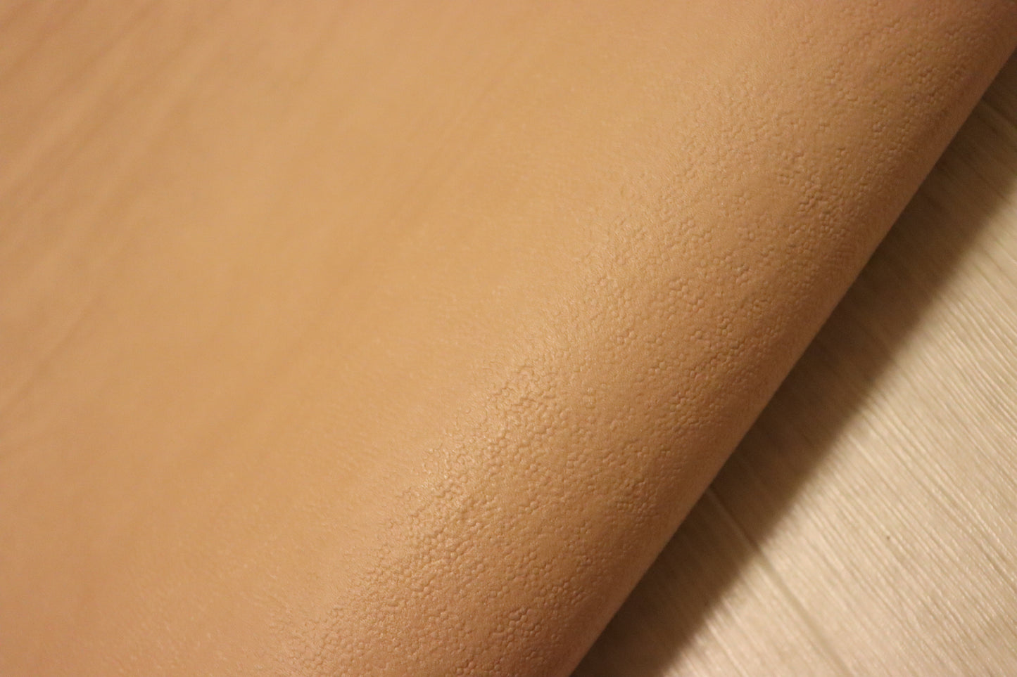 DS55円！新入荷！イタリアンレザー　TAN　エンボス加工　ヌメ革　167DS