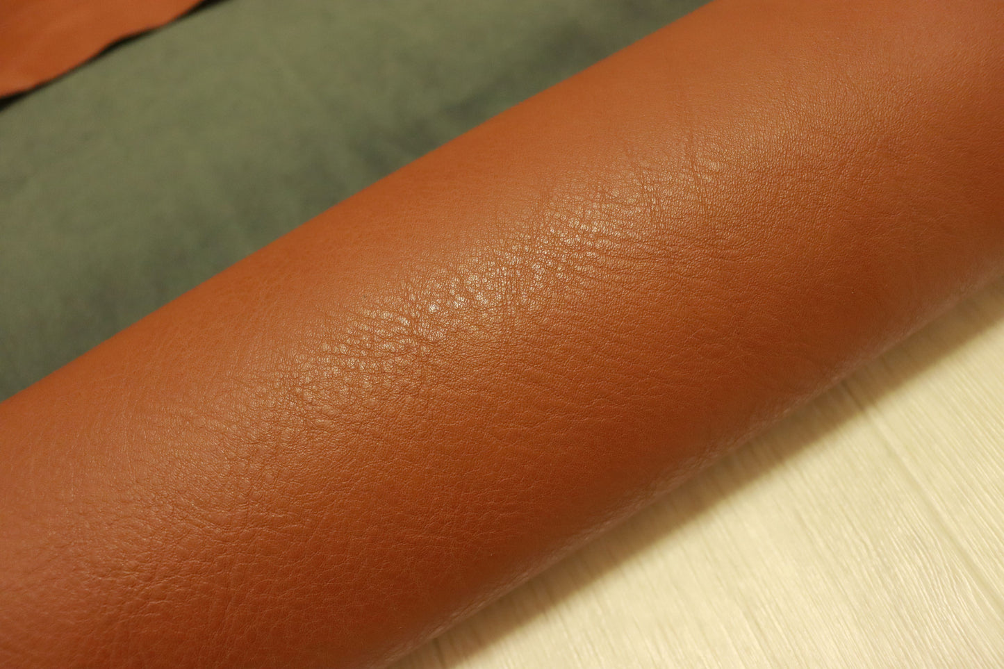 ds72円！新入荷！上質！チョコブラウン ショルダー シュリンク加工 ヌメ革 174ds
