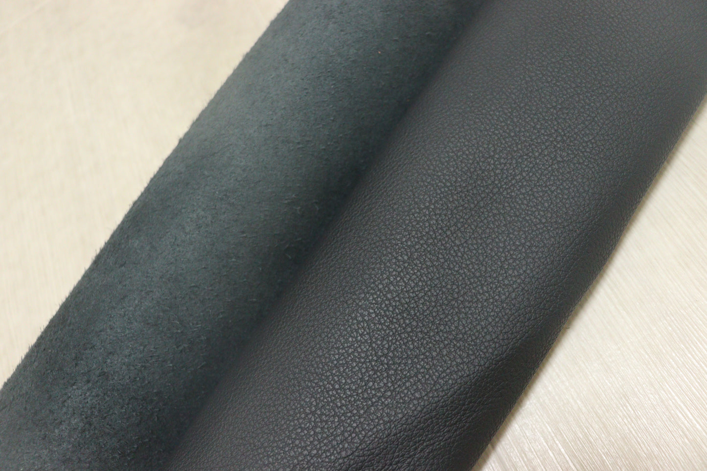 ds28円！新入荷！イタリアンレザー　弱シュリンク加工　ブラック　220ds