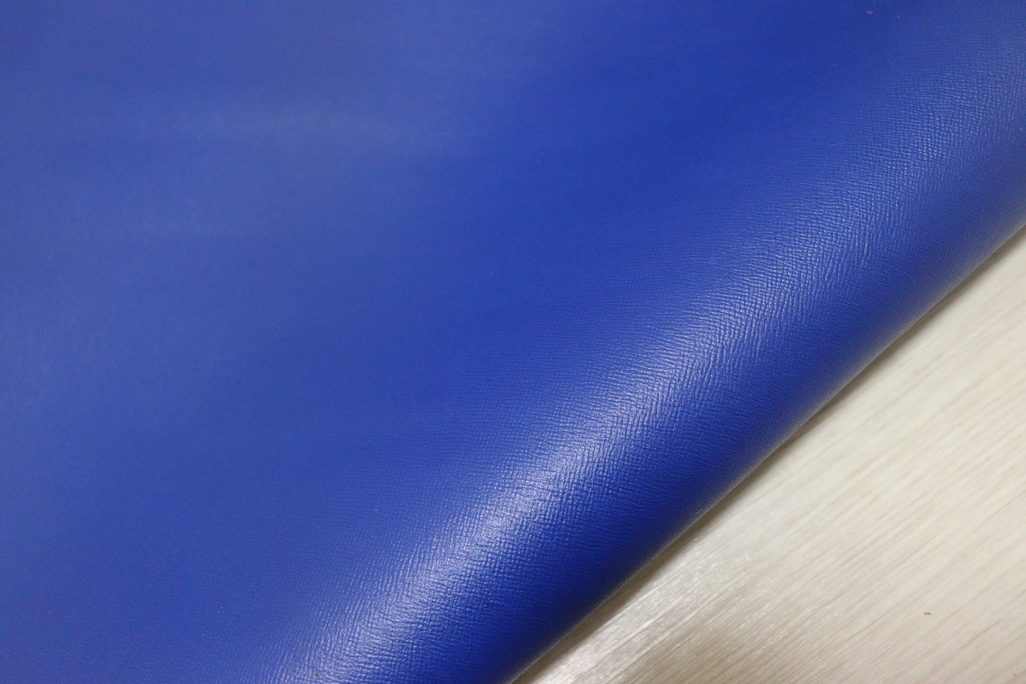 ds25円！新入荷！顔料仕上げ　絹目型押し　サファイア　180ds