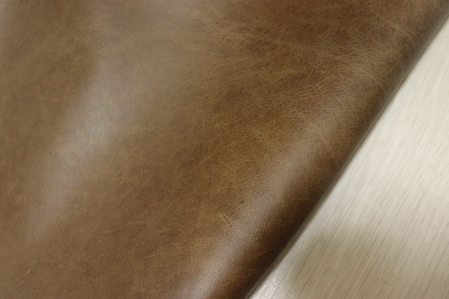 ds28円！新入荷！イタリアンレザー　ローアンバー　スムース加工　274ds