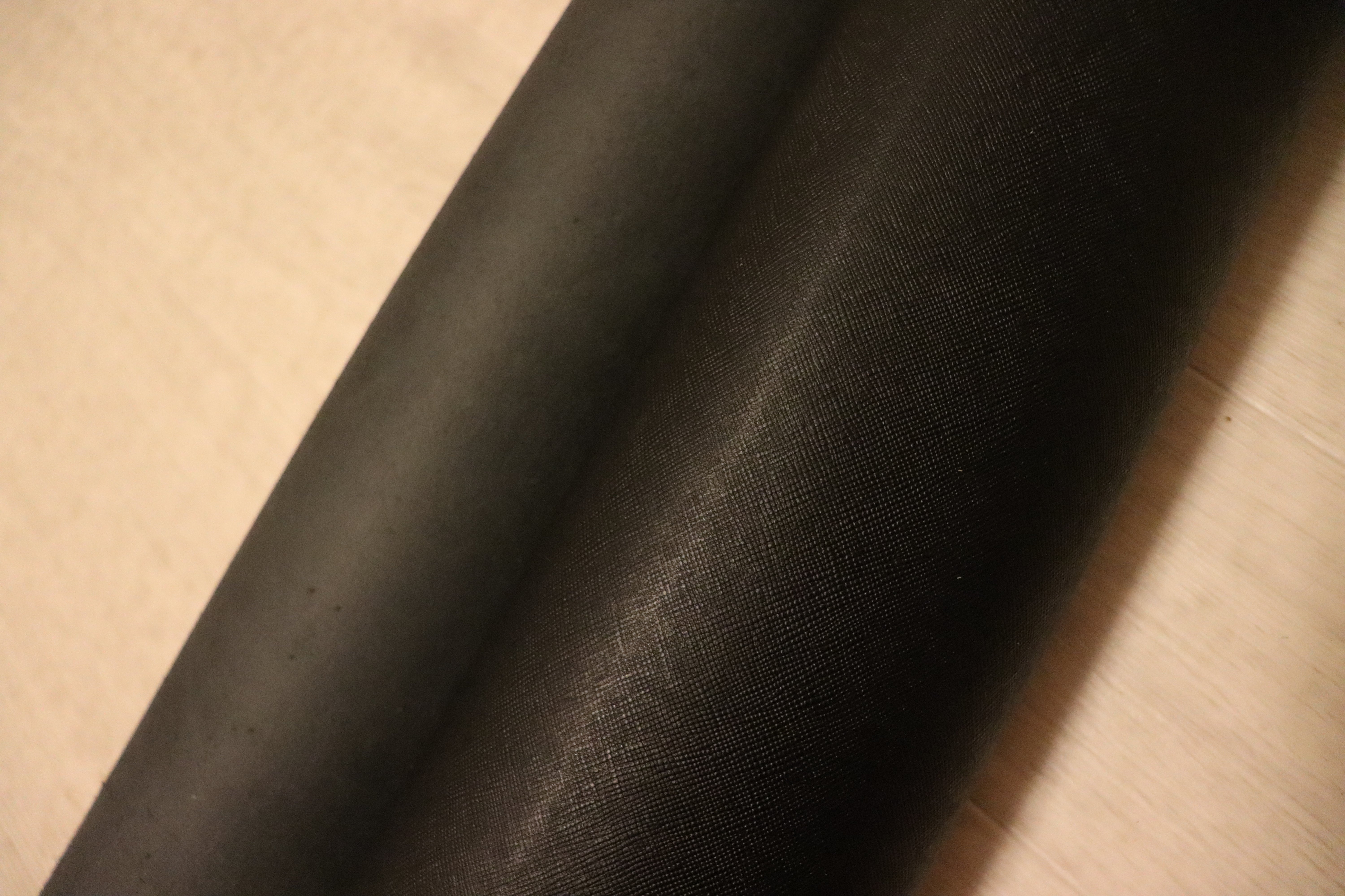 DS28円！新入荷！姫路レザー 顔料仕上げ 絹目型押し ブラック