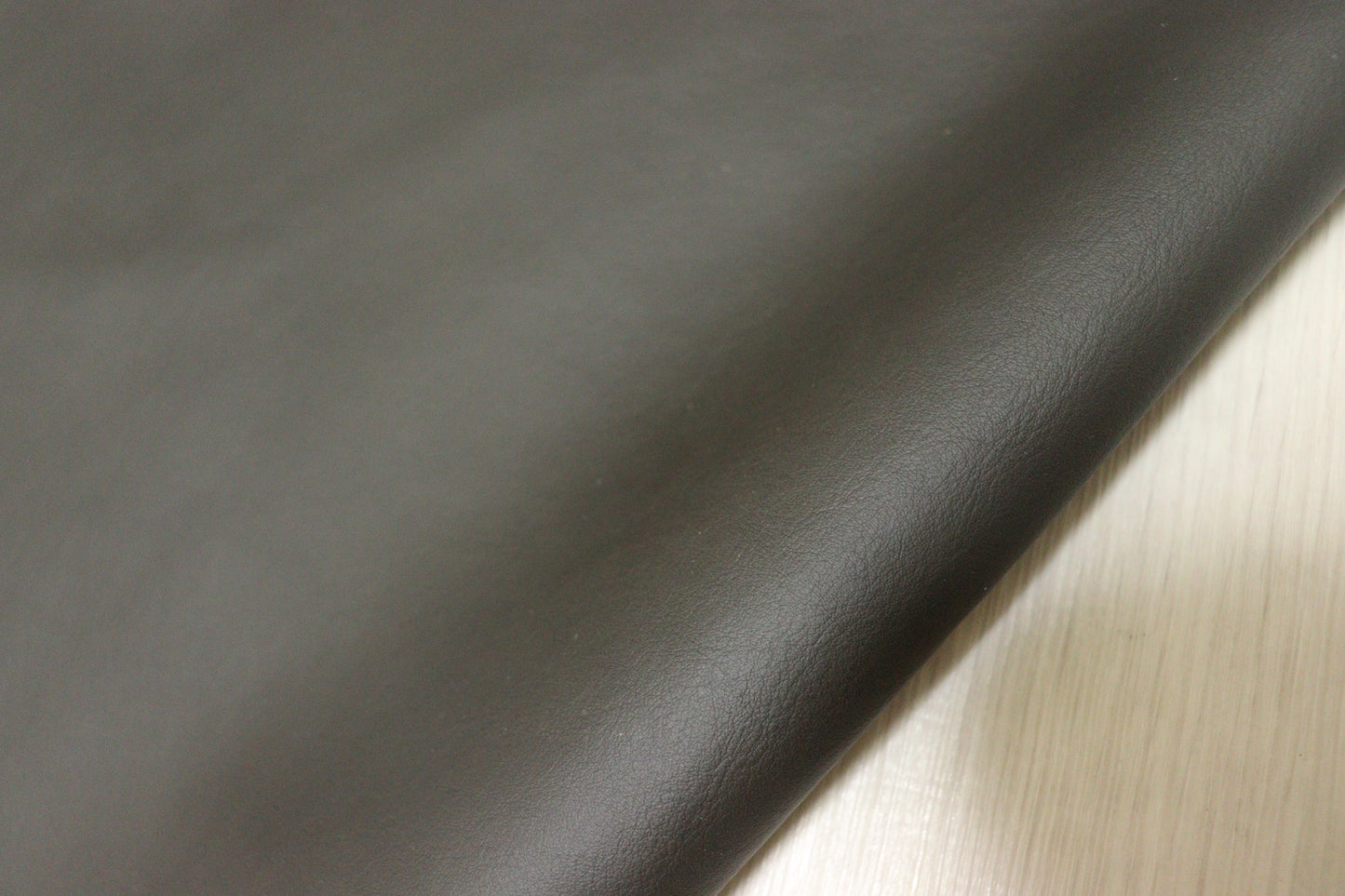 ds28円！新入荷！イタリアンレザー　オリーブグレー　スムース加工　317ds