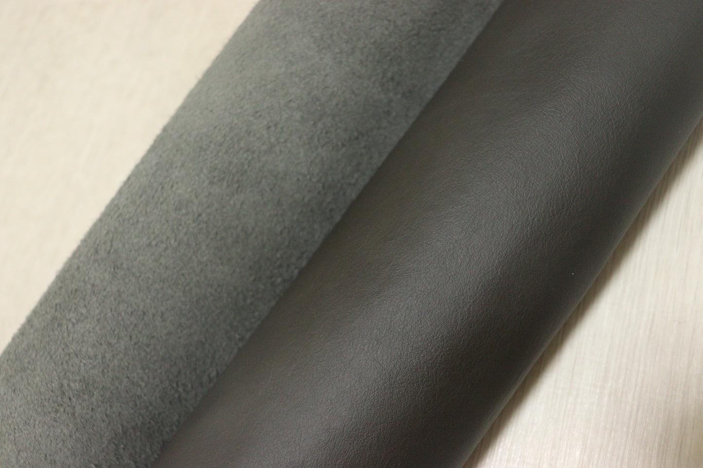 ds28円！新入荷！イタリアンレザー　オリーブグレー　スムース加工　317ds
