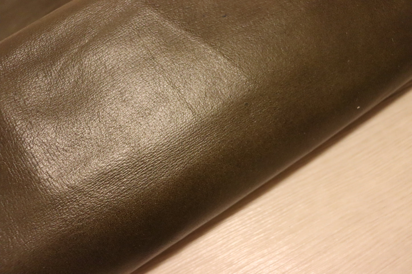 ds25円！新入荷！豚革　顔料仕上げ　オリーブ　スムース加工　130ds