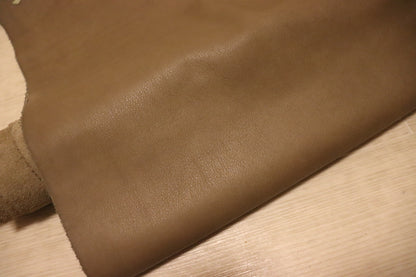 ds30円！新入荷！イタリアンレザー　ALASKA　オリーブ系　スムース加工　208ds