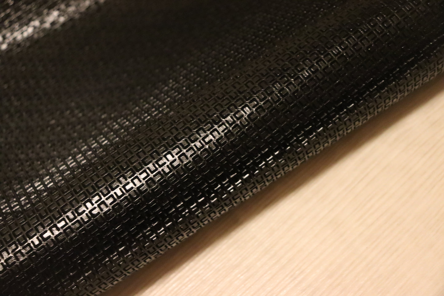 ds30円！新入荷！イタリアンレザー　ブラック　エンボス加工　175ds