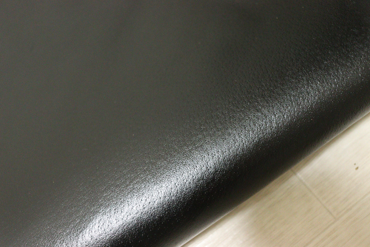 ds25円！新入荷！ブラック　スムース加工　豚革　150ds