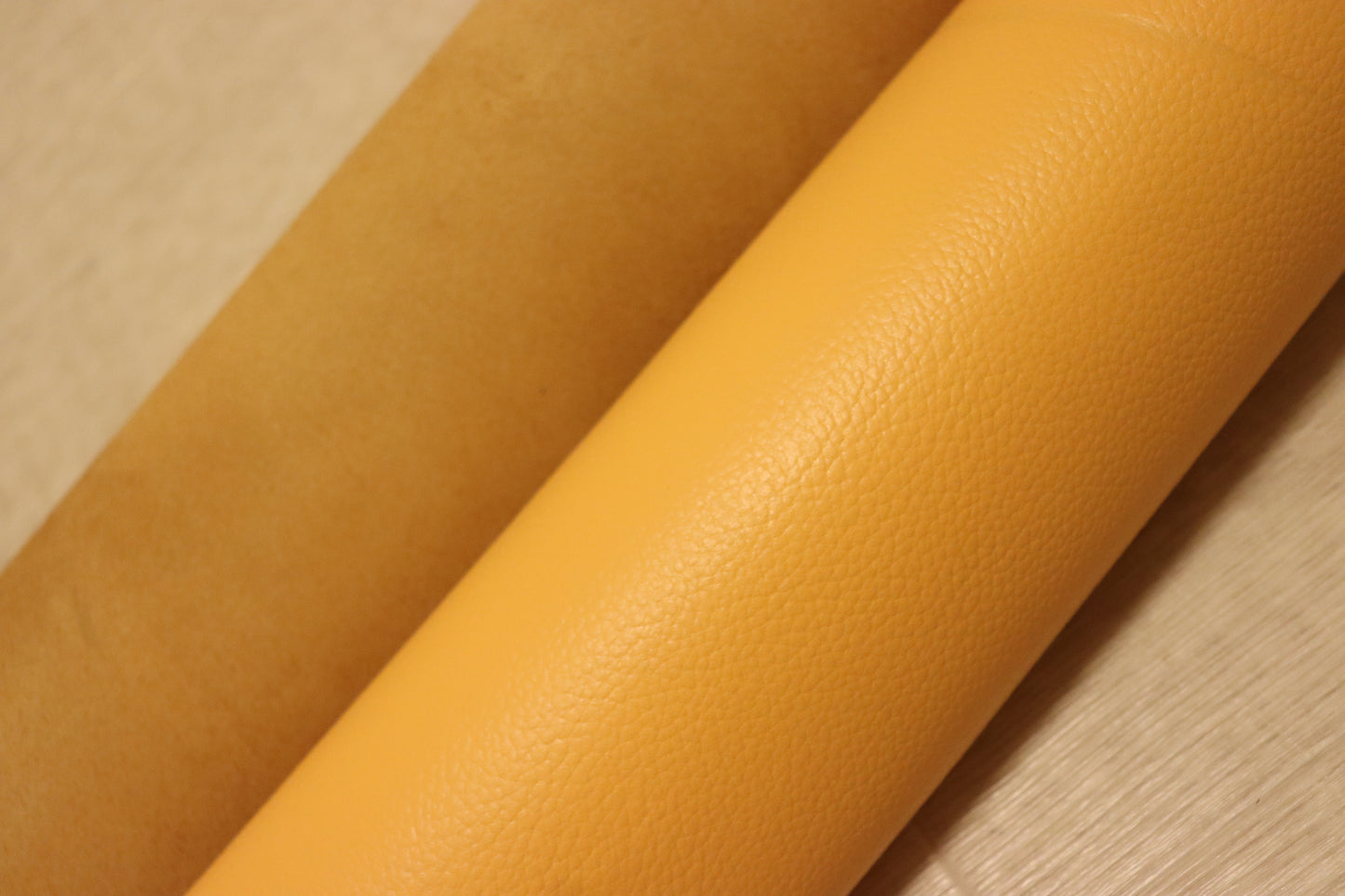 DS28円！新入荷！　姫路レザー　顔料仕上げ 　イエローオレンジ　シボ型押し　220DS