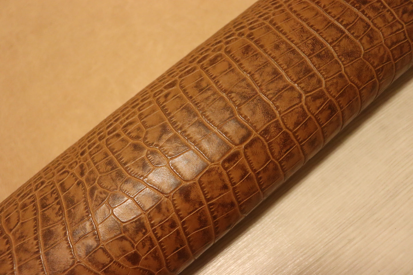 ds70円！新入荷！イタリアンレザー 　ショルダー　ヌメ革　ナチュラルブラウン　クロコ型押し　137ds