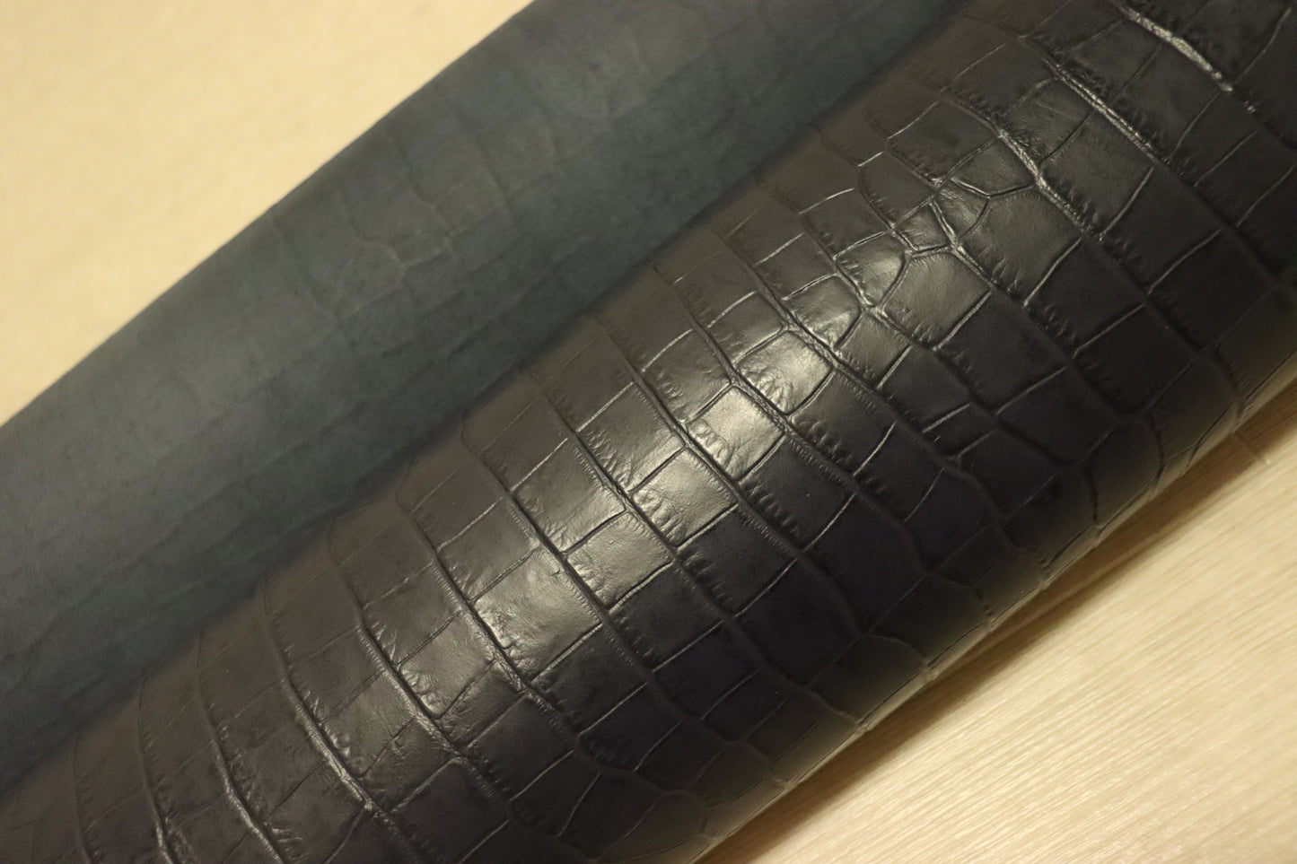 ds28円！新入荷！姫路レザー　顔料仕上げ　クロコ型押し　ネイビー　230ds