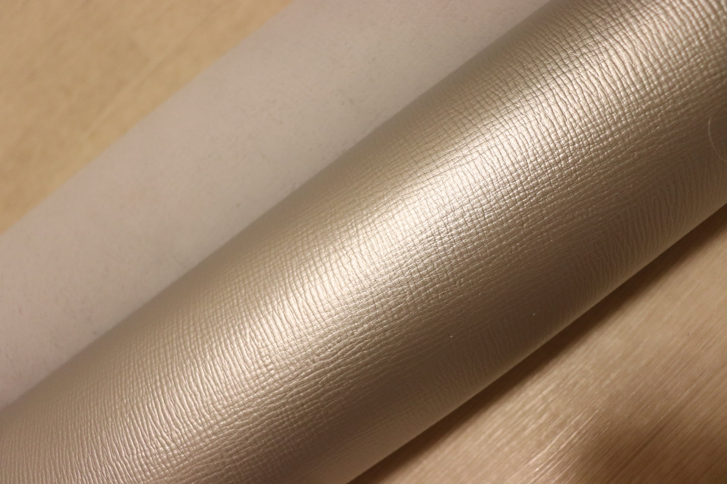 ds25円！やや訳あり　新入荷！姫路レザー　角シボ型押し　シルバー　230ds