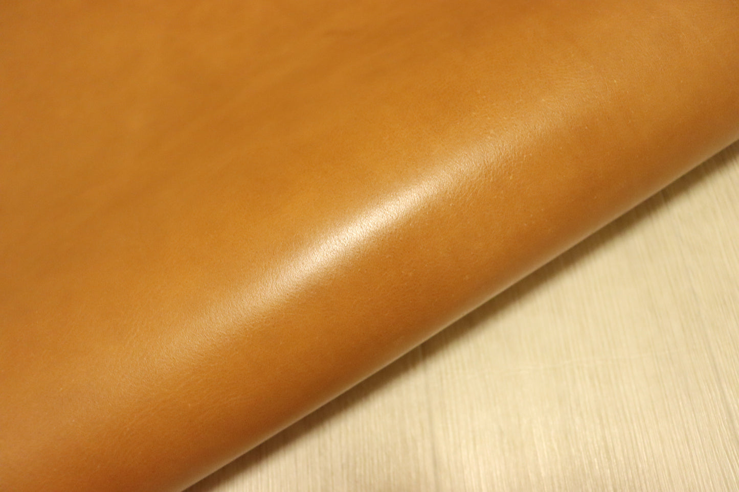 ds75円！新入荷!ITALPEL オイルヌメ　染料仕上げ　イエローキャメル　ショルダー　159ds