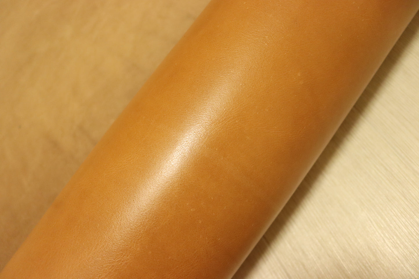 ds75円！新入荷!ITALPEL オイルヌメ　染料仕上げ　イエローキャメル　ショルダー　159ds