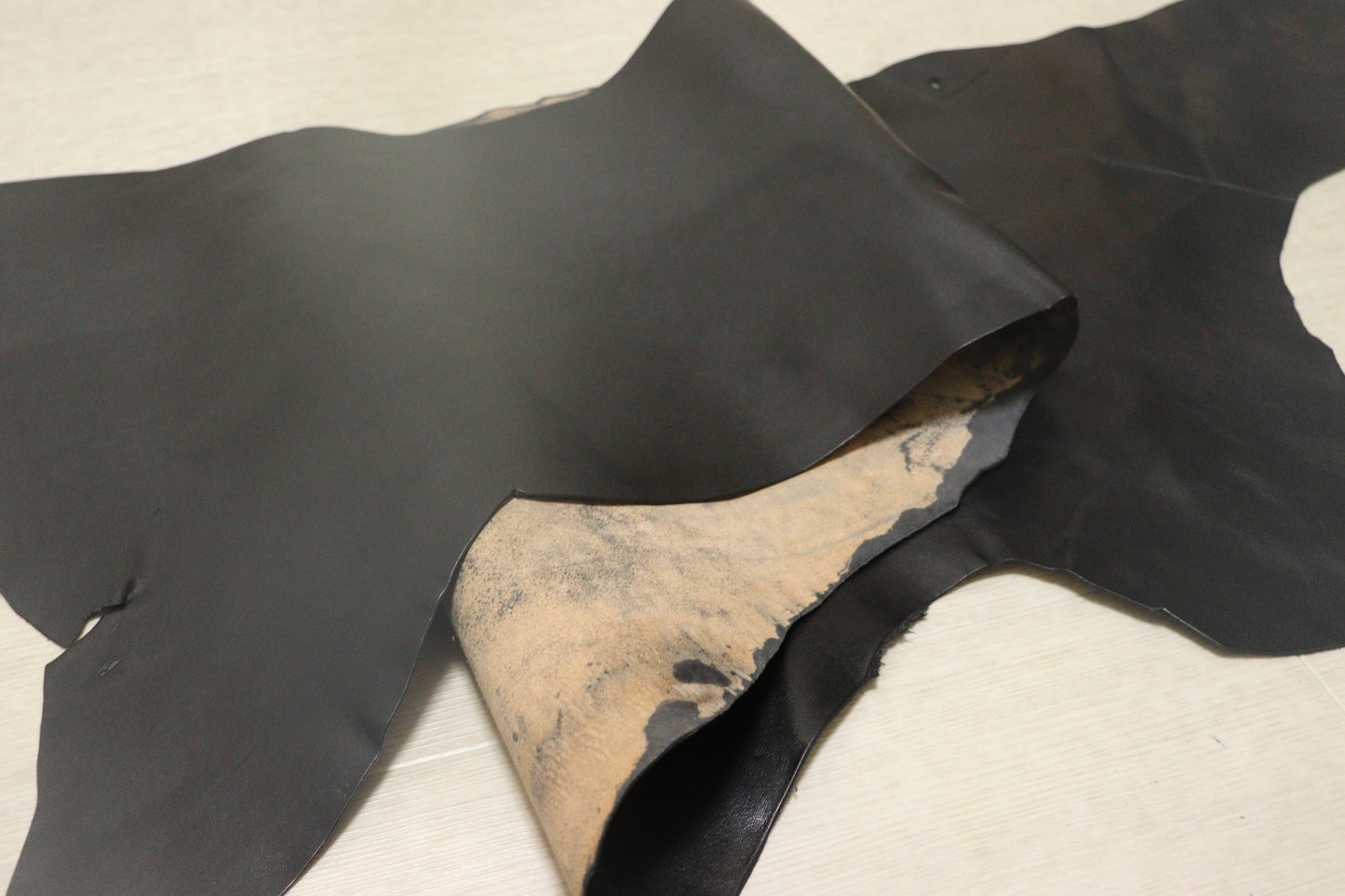 ds50円！イタリアンレザー　オイルナッパ　ベリー　ブラック　ヌメ革　80ds