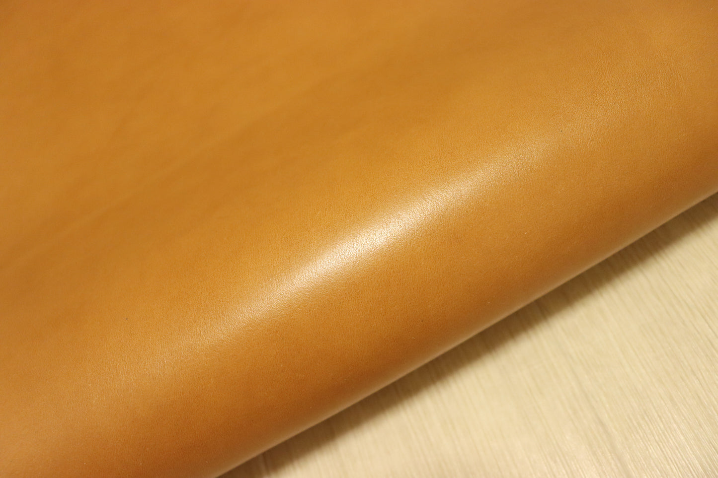 ds75円！新入荷!ITALPEL オイルヌメ　染料仕上げ　イエローキャメル　ショルダー　135ds