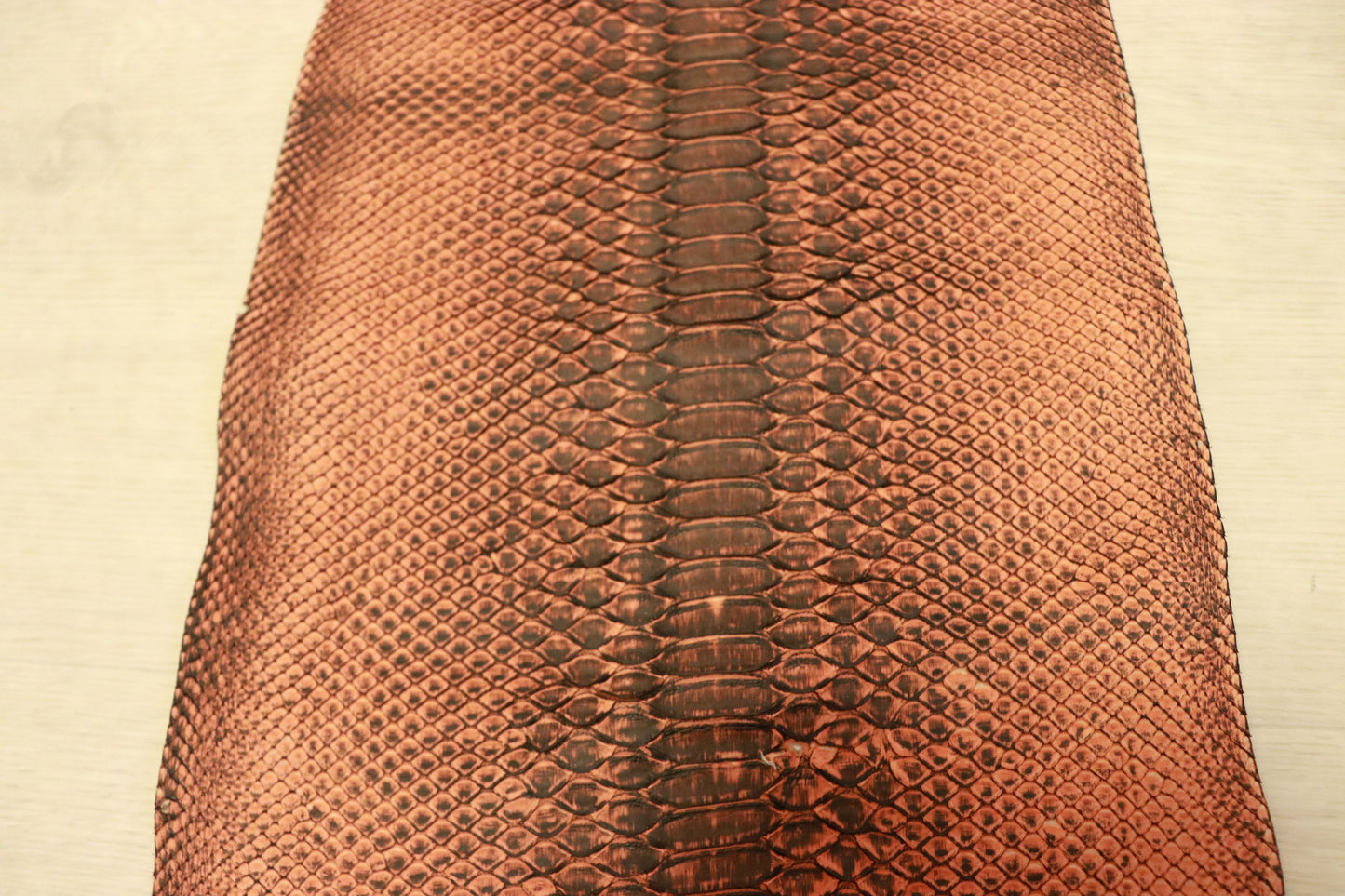 新入荷！価格固定！パイソン　最大160センチ×26センチ　オレンジ　ムラ染加工