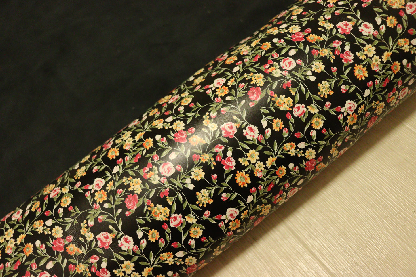 ds20円！新入荷！イタリアンレザー　フィルム貼り　花柄　床革　100ds