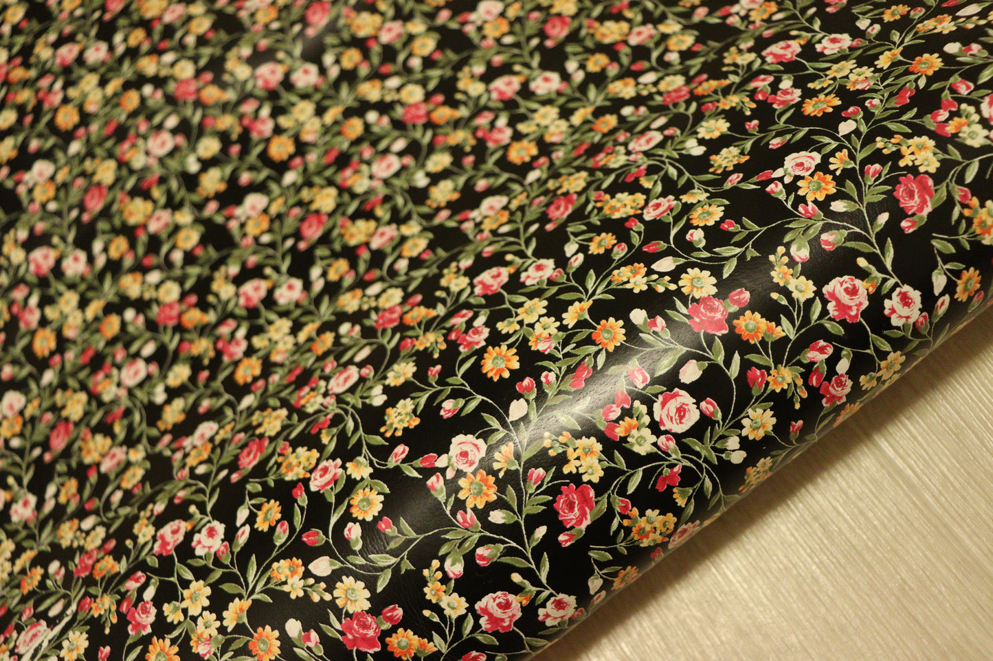 ds20円！新入荷！イタリアンレザー　フィルム貼り　花柄　床革　100ds