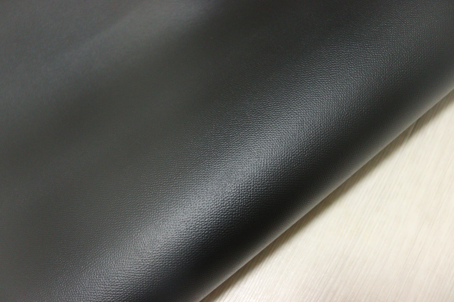 ds28円！新入荷！顔料仕上げ　ブラック　角シボ型押し　190ds