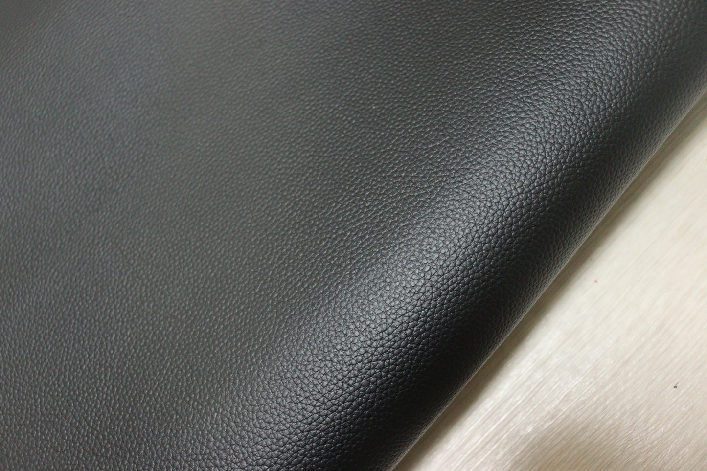 ds25円！新入荷！顔料仕上げ　ブラック　シボ型押し　208ds