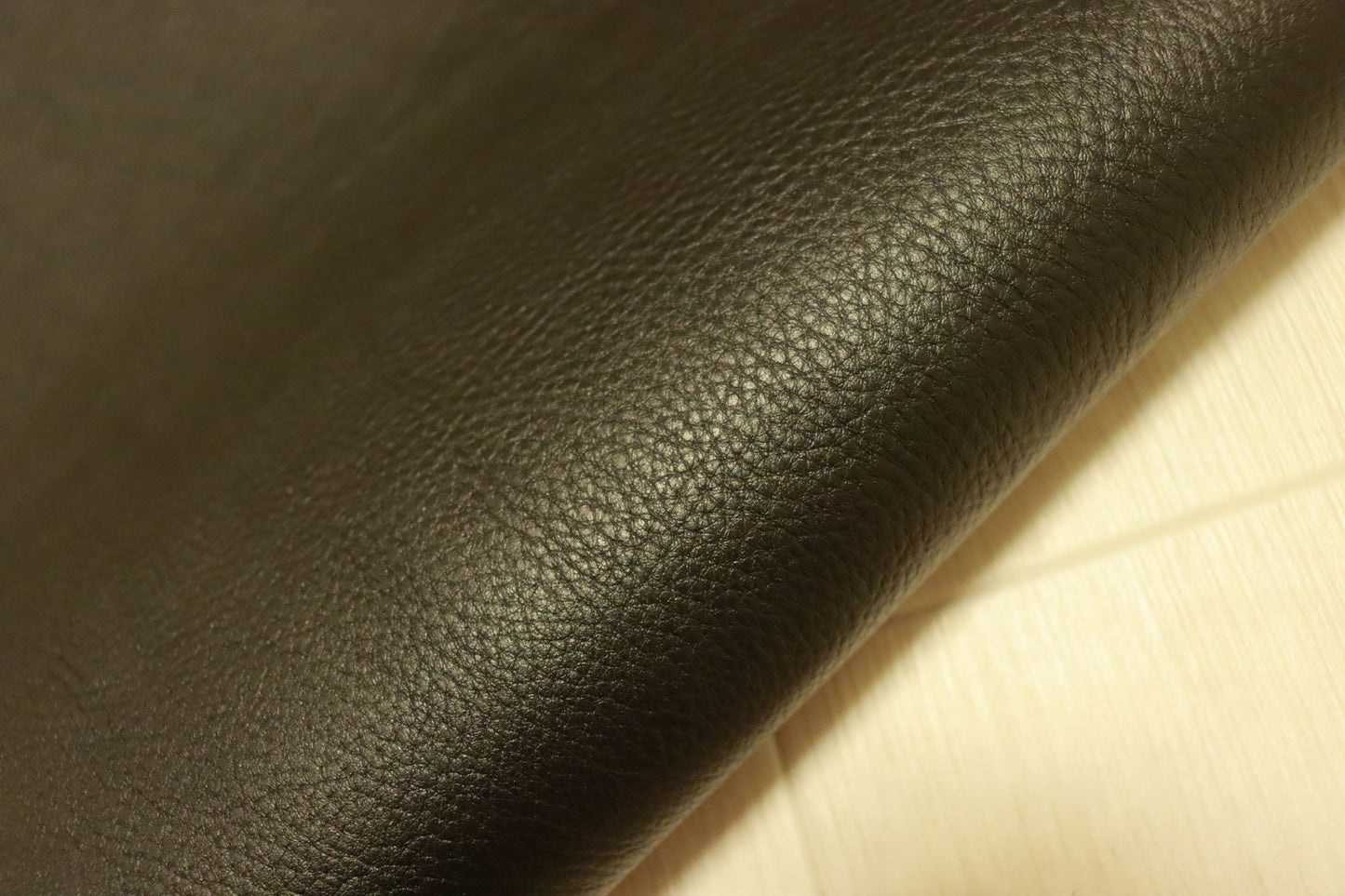 ds72円！新入荷！上質！イタリアンレザー ショルダー シュリンクシボ ブラック ヌメ革 129ds
