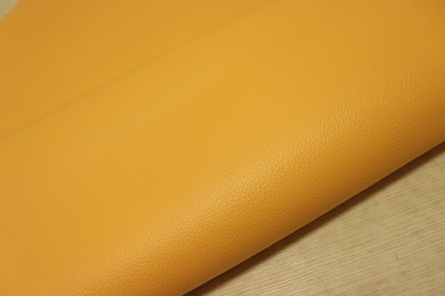 ds28円！新入荷！姫路レザー  イエローオレンジ　シボ型押し　210ds