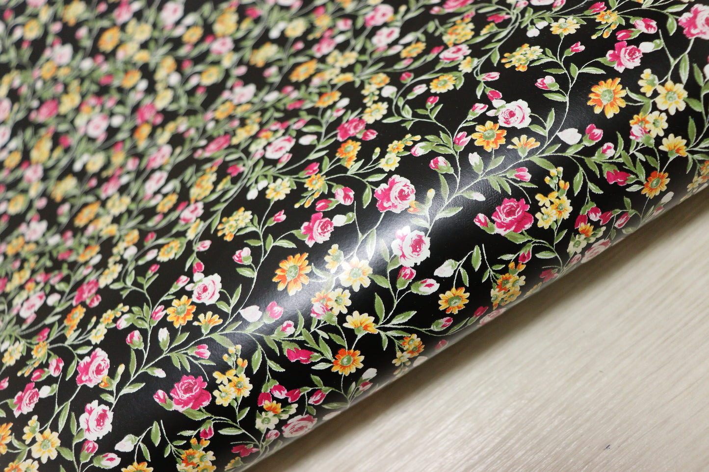 ds25円！新入荷！イタリアンレザー　フィルム貼り　花柄　床革　155ds