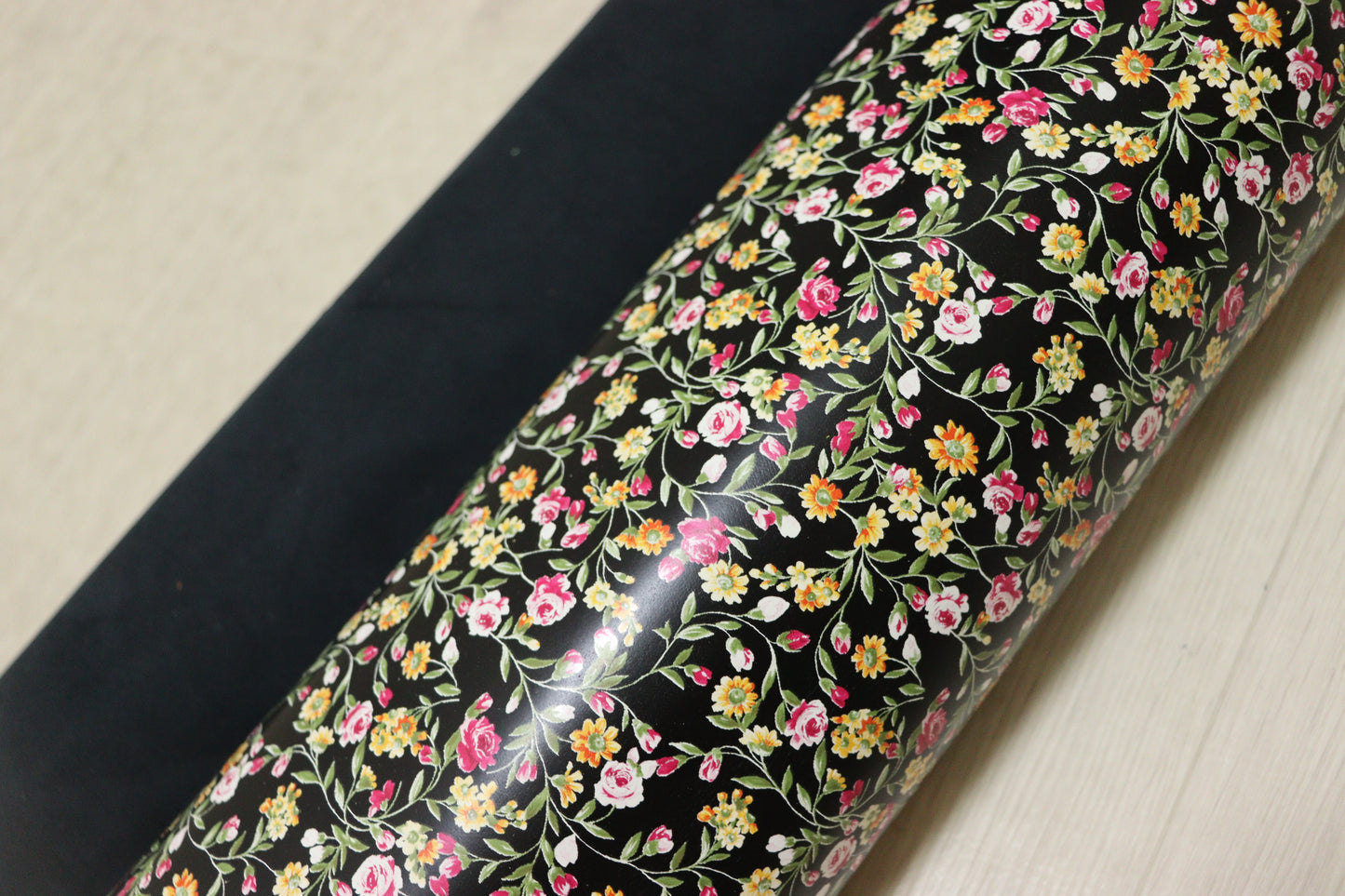 ds25円！新入荷！イタリアンレザー　フィルム貼り　花柄　床革　155ds