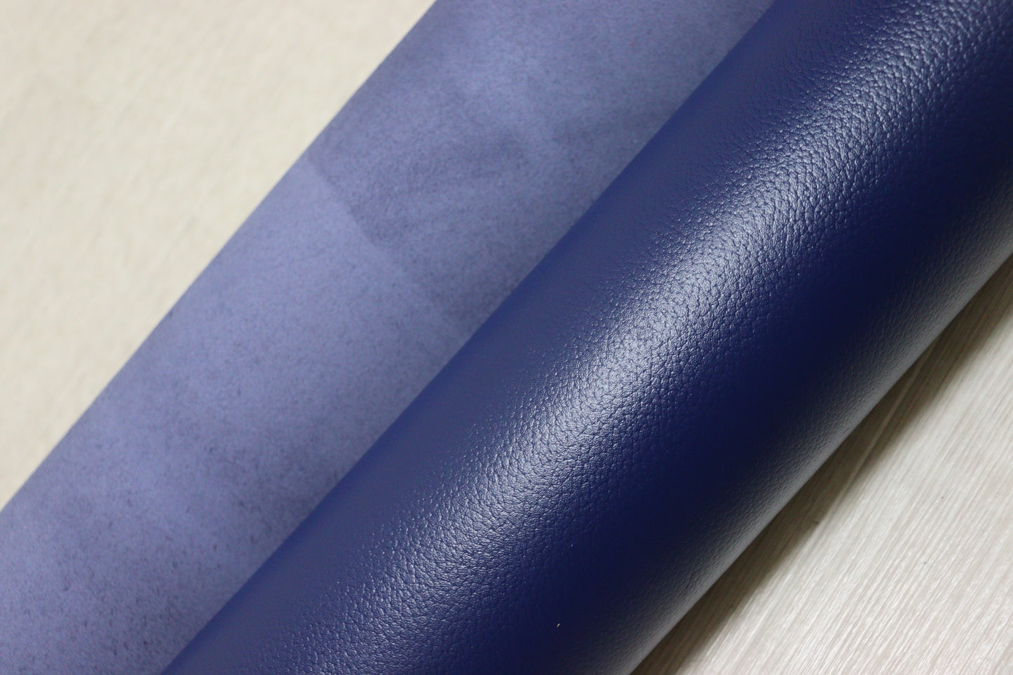 ds25円！新入荷！やや訳あり　姫路レザー 顔料仕上げ　シボ型押し　ダークブルー系　200ds