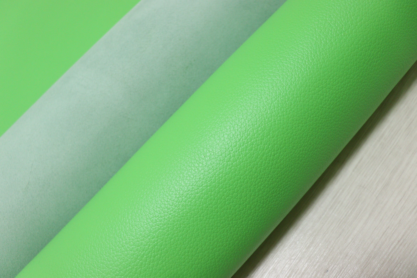 ds28円！新入荷！姫路レザー 顔料仕上げ　シボ型押し　エメラルドグリーン　220ds